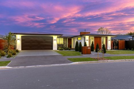 Photo of property in 8 Irvines Track, Halswell, Christchurch, 8025