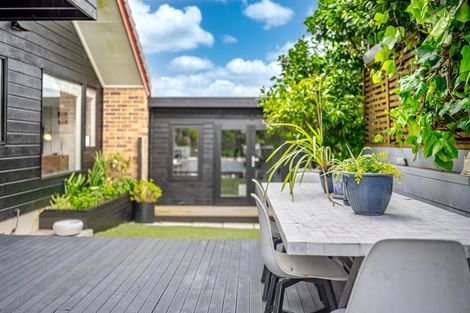 Photo of property in 2/59 Dalwhinnie Parade, Highland Park, Auckland, 2010
