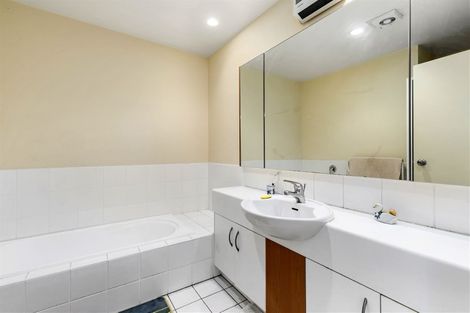 Photo of property in 8/8 Tobago Place, Sunnynook, Auckland, 0620