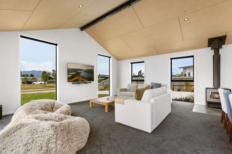 Photo of property in 3 Pepperwood Green, Albert Town, Wanaka, 9305