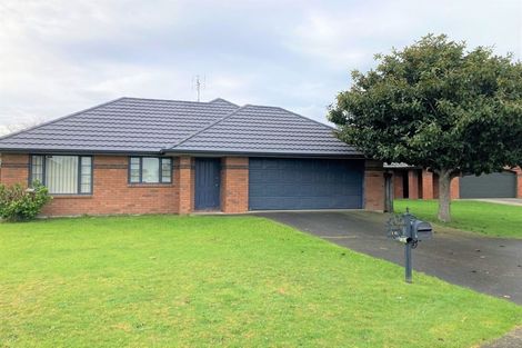 Photo of property in 16 Old Park Place, Takanini, 2112