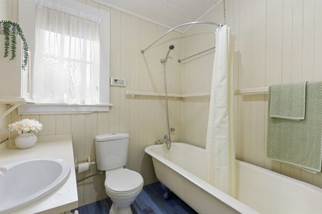 Photo of property in 52 York Street, Moera, Lower Hutt, 5010