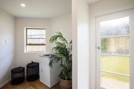 Photo of property in 9 Fairview Place, Westown, New Plymouth, 4310