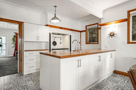 Photo of property in 102 Paremata Road, Paremata, Porirua, 5024