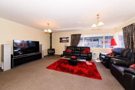 Photo of property in 18 Fernlea Avenue, Kelvin Grove, Palmerston North, 4414