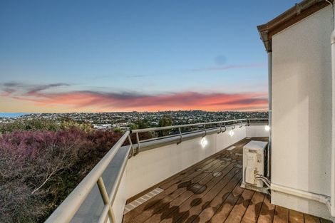 Photo of property in 2/24 Carlisle Road, Browns Bay, Auckland, 0630