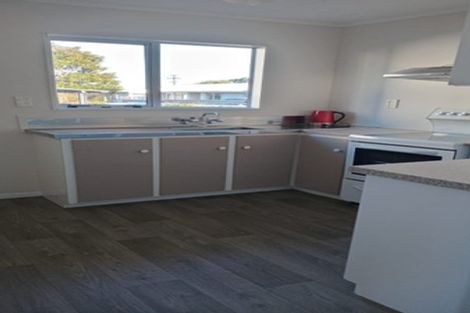 Photo of property in 40 Farquhar Road, Glendene, Auckland, 0602