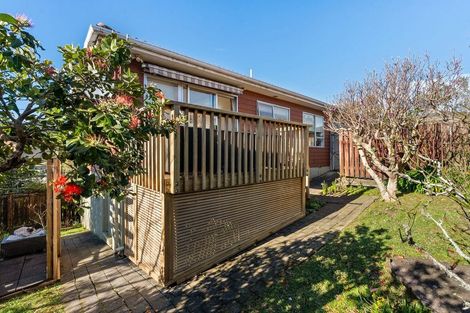 Photo of property in 2 Mckeefry Grove, Tawa, Wellington, 5028