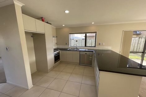 Photo of property in 65 Keri Vista Rise, Papakura, 2110