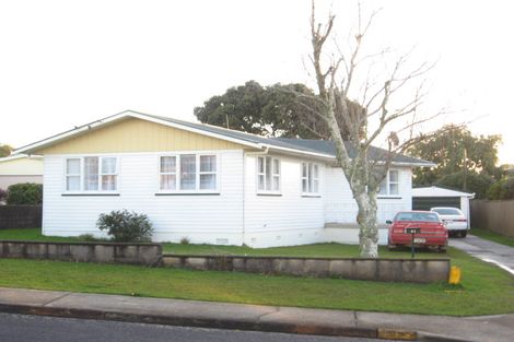 Photo of property in 41 Lynmore Drive, Hillpark, Auckland, 2102