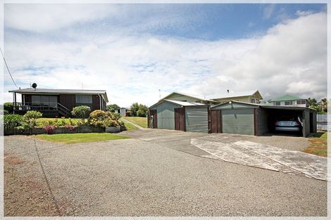Photo of property in 37 Shortt Street, Foxton Beach, Foxton, 4815