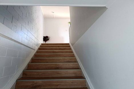 Photo of property in 2/78 West Coast Road, Glen Eden, Auckland, 0602