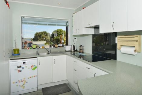 Photo of property in 28 Manaia View Road, One Tree Point, 0118