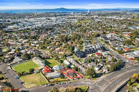 Photo of property in 1/3 Hall Road, Glenfield, Auckland, 0629