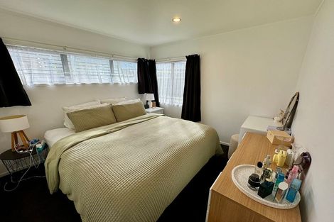 Photo of property in 1 Ryden Place, Glen Eden, Auckland, 0602