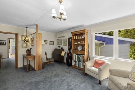 Photo of property in 16 Fendalton Crescent, Pinehaven, Upper Hutt, 5019