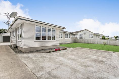 Photo of property in 11 Windrush Close, Mangere, Auckland, 2022
