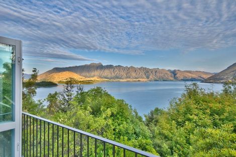 Photo of property in 6 Matau Place, Fernhill, Queenstown, 9300