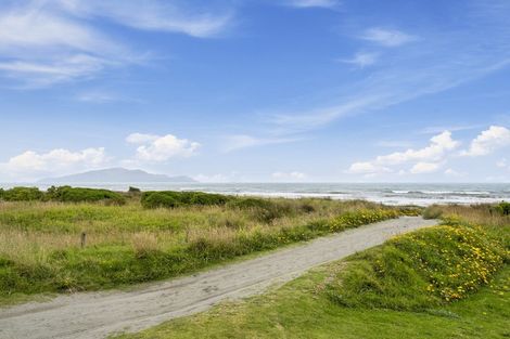 Photo of property in 16 Kitchener Street, Te Horo Beach, Otaki, 5581