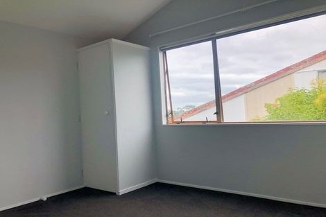 Photo of property in 2/68 Cockayne Crescent, Sunnynook, Auckland, 0620