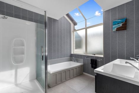 Photo of property in 6 Osprey Drive, Welcome Bay, Tauranga, 3112