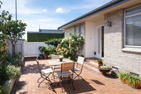 Photo of property in 31 Fitzroy Road, Bluff Hill, Napier, 4110