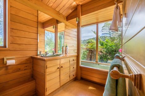 Photo of property in 11 Cascade Avenue, Waiatarua, Auckland, 0604