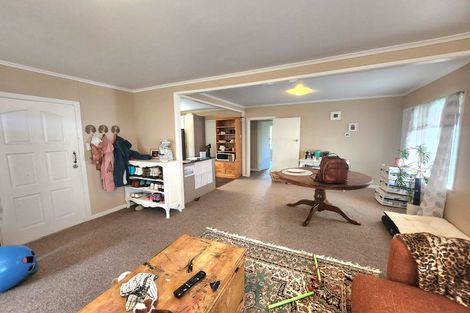 Photo of property in 27 Glenfern Road, Mellons Bay, Auckland, 2014