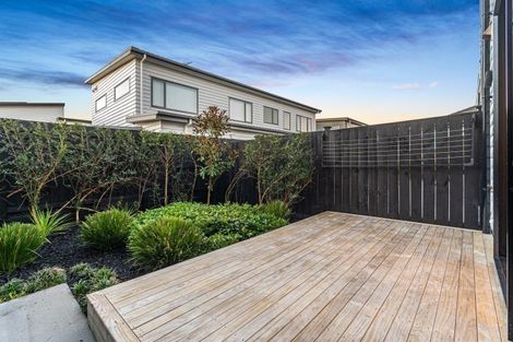 Photo of property in 21a Lumbarda Drive, Kumeu, 0810