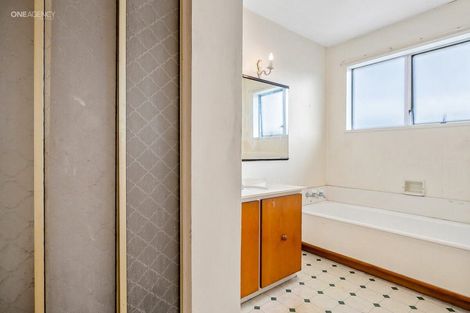 Photo of property in 2/11 Momorangi Crescent, Redwood, Christchurch, 8051