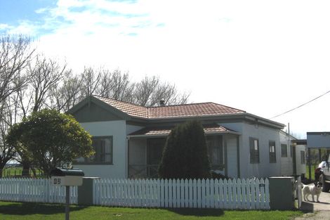 Photo of property in 42 Karaka Street, Tokomaru, Palmerston North, 4474