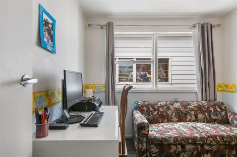 Photo of property in 87 Oreil Avenue, West Harbour, Auckland, 0618