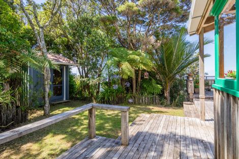 Photo of property in 11 Cascade Avenue, Waiatarua, Auckland, 0604