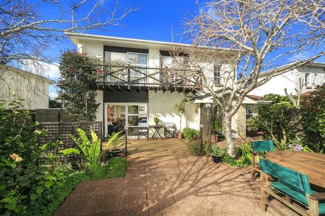 Photo of property in 2/4 Frater Avenue, Milford, Auckland, 0620