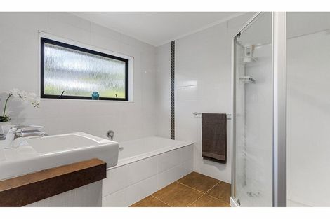 Photo of property in 3 Voltaire Court, Botany Downs, Auckland, 2010