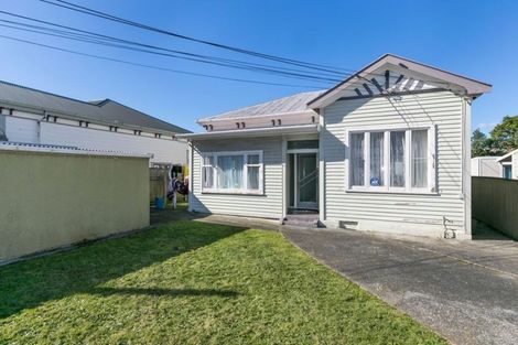 Photo of property in 16 Riddlers Crescent, Petone, Lower Hutt, 5012