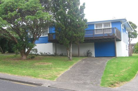 Photo of property in 2/10 Segedin Place, Glenfield, Auckland, 0629