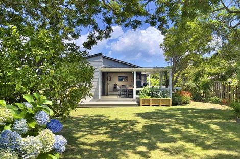 Photo of property in 402 Linton Crescent, Whangamata, 3620