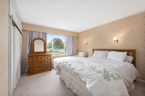 Photo of property in 8 Fowey Avenue, Te Atatu South, Auckland, 0610