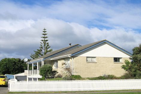 Photo of property in 198 Tutere Street, Waikanae Beach, Waikanae, 5036