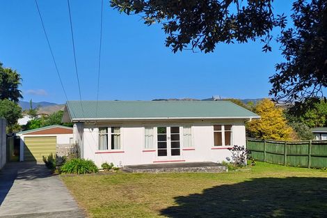 Photo of property in 20 William Street, Waikanae Beach, Waikanae, 5036