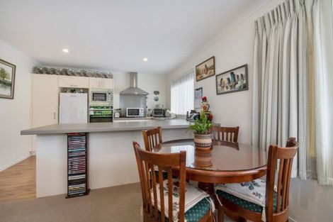 Photo of property in 8 Savage Crescent, Upper Hutt Central, Upper Hutt, 5018