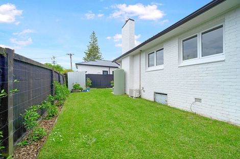 Photo of property in 54c Te Atatu Road, Te Atatu South, Auckland, 0610