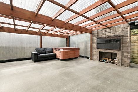 Photo of property in 12 Mulu Place, Fairview Heights, Auckland, 0632