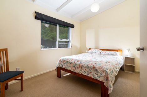 Photo of property in 12 Fiona Grove, Karori, Wellington, 6012