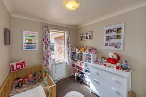 Photo of property in 2 Hawkins Place, Rangiora, 7400