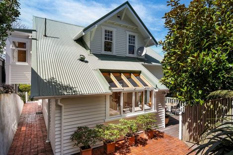 Photo of property in 19 Rawhiti Terrace, Kelburn, Wellington, 6012