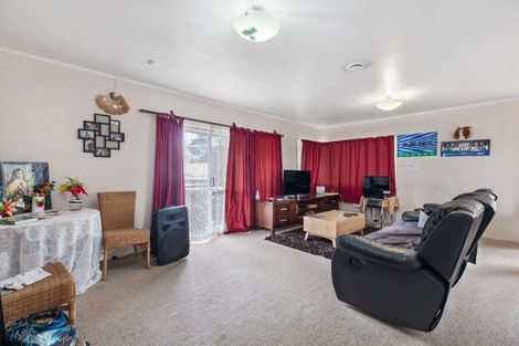 Photo of property in 2/17a Idesia Place, Totara Heights, Auckland, 2105