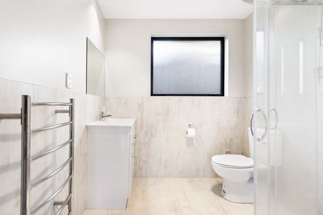 Photo of property in 9a Valron Road, Te Atatu South, Auckland, 0602