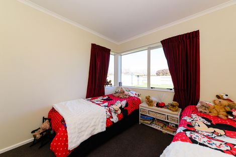 Photo of property in 18 Fernlea Avenue, Kelvin Grove, Palmerston North, 4414